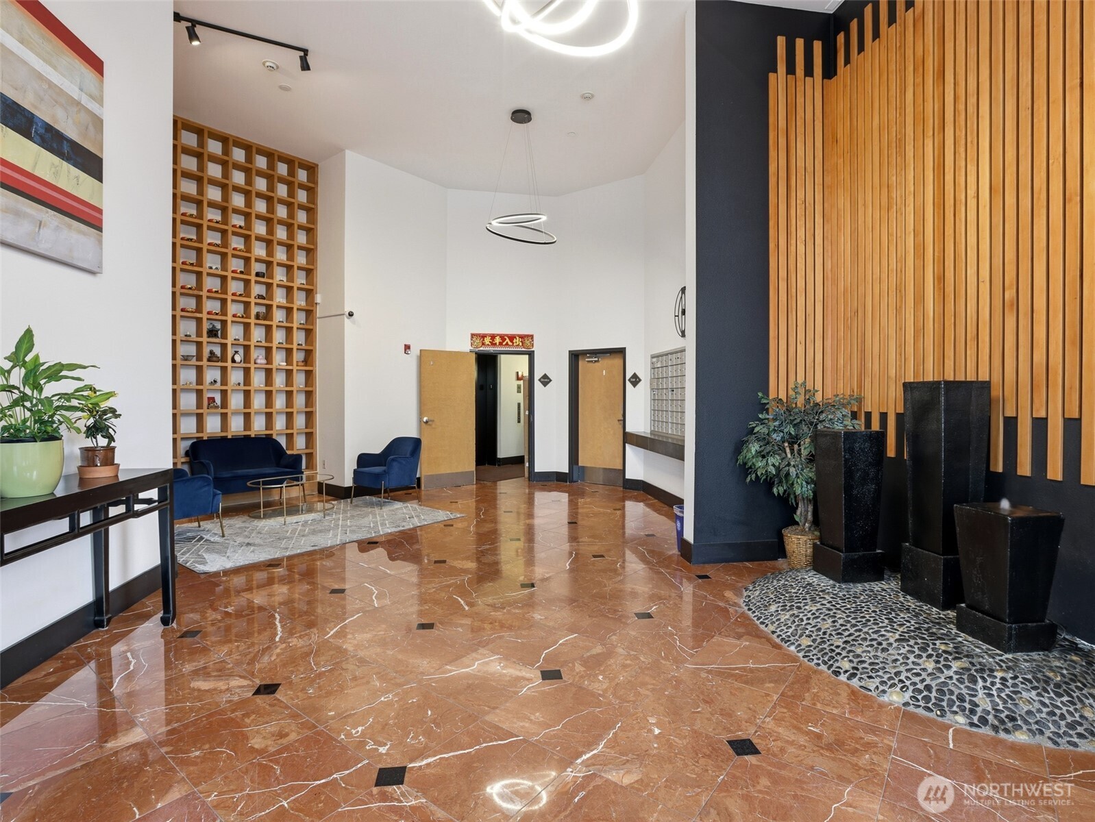 668 S Lane Street Unit: 404