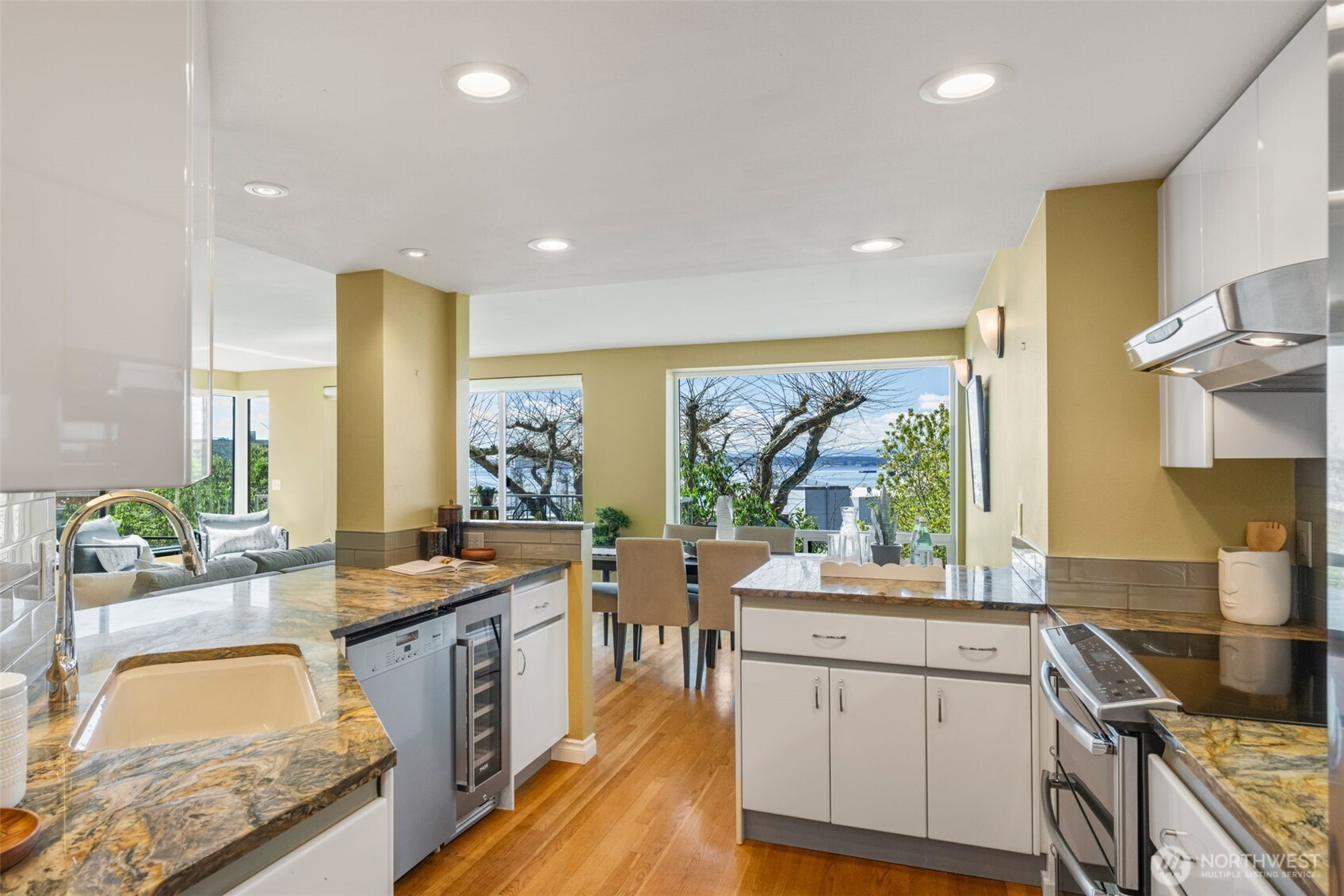 619 5th Avenue W Unit: 302