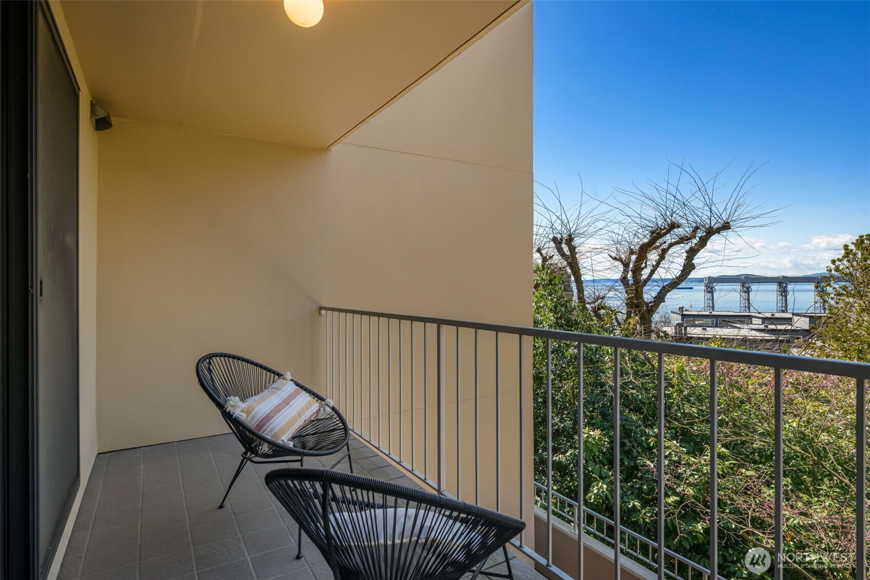 619 5th Avenue W Unit: 302