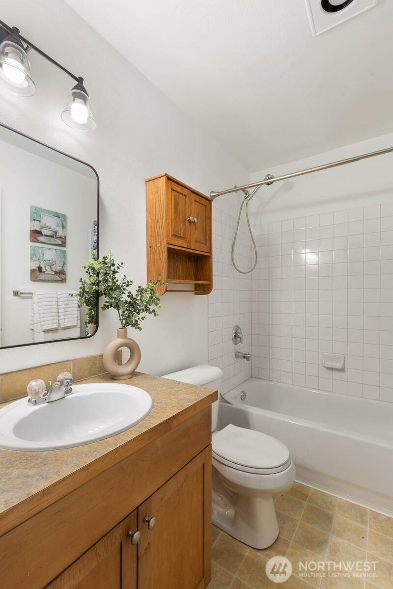 7035 S 133rd Street Unit: B100