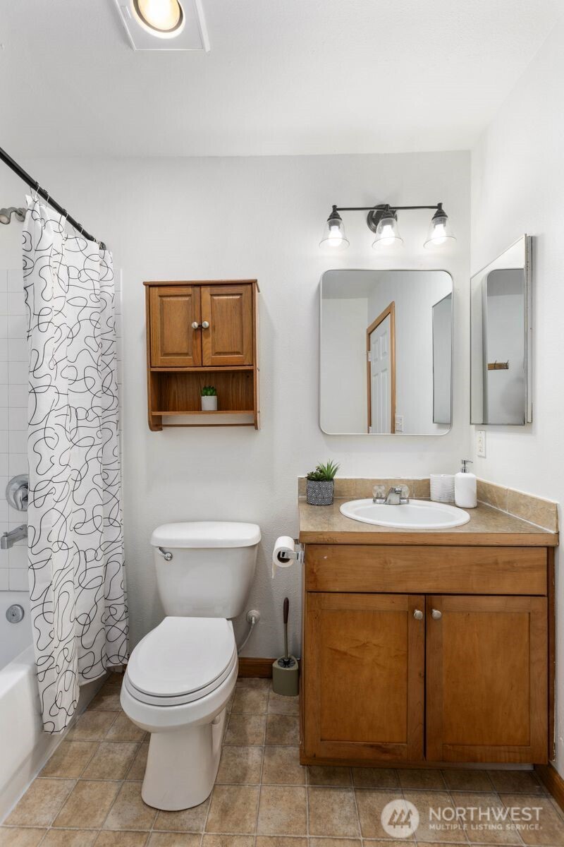 7035 S 133rd Street Unit: B100