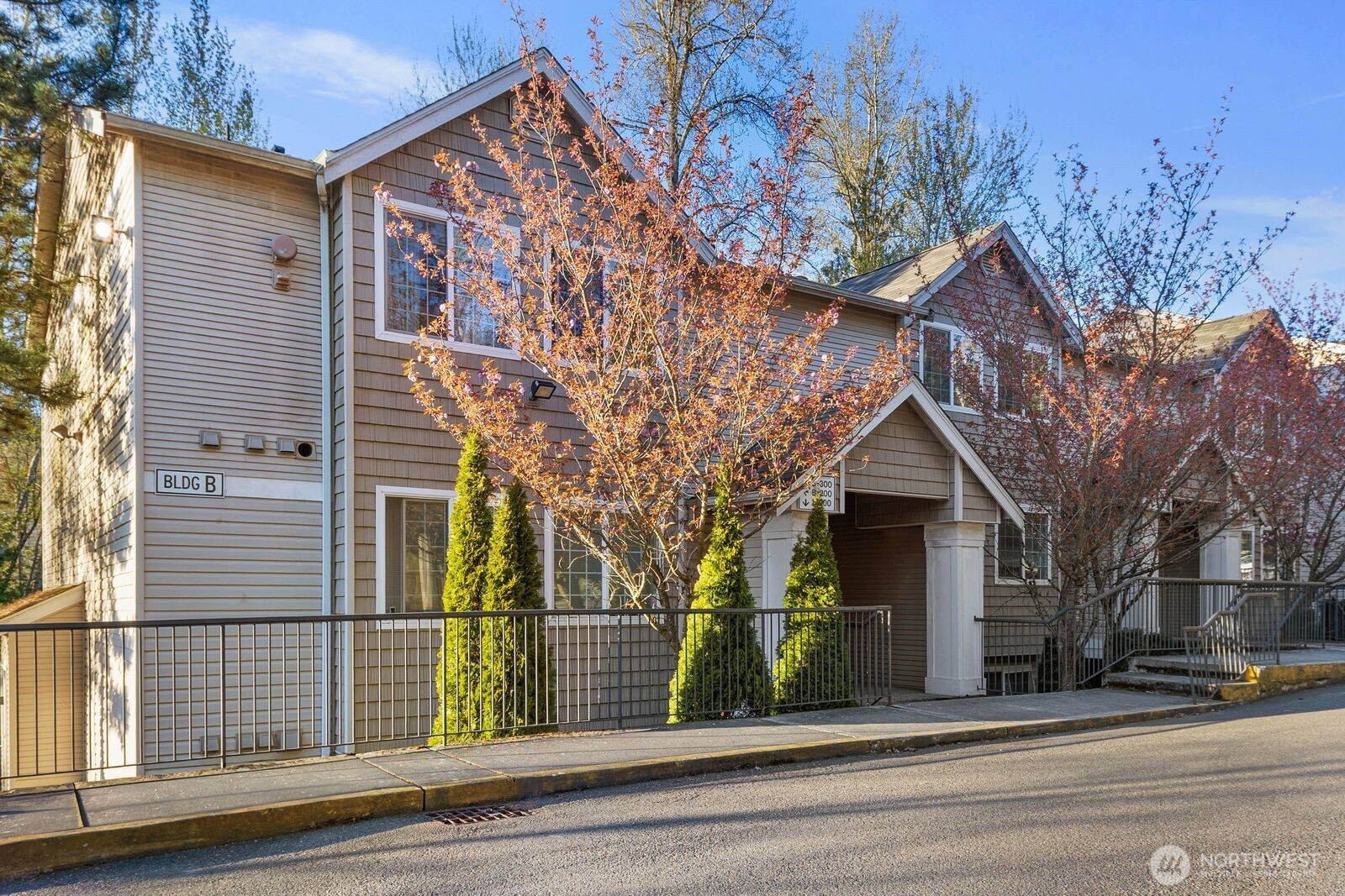 7035 S 133rd Street Unit: B100