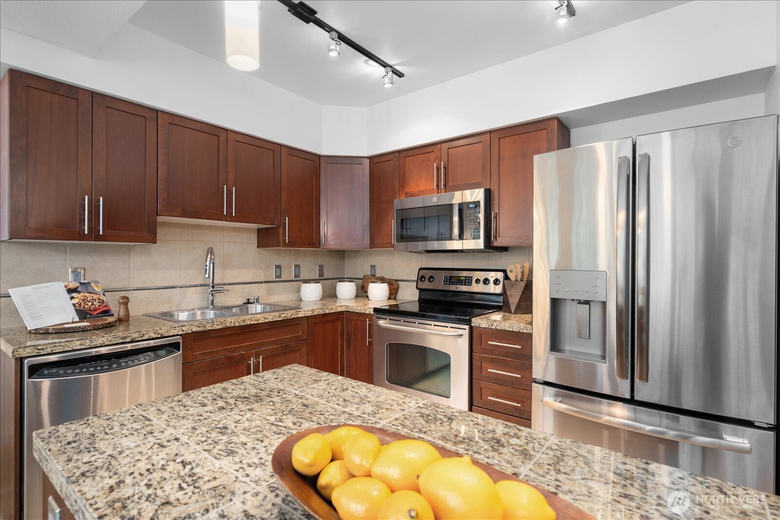 211 Kirkland Avenue Unit: 208