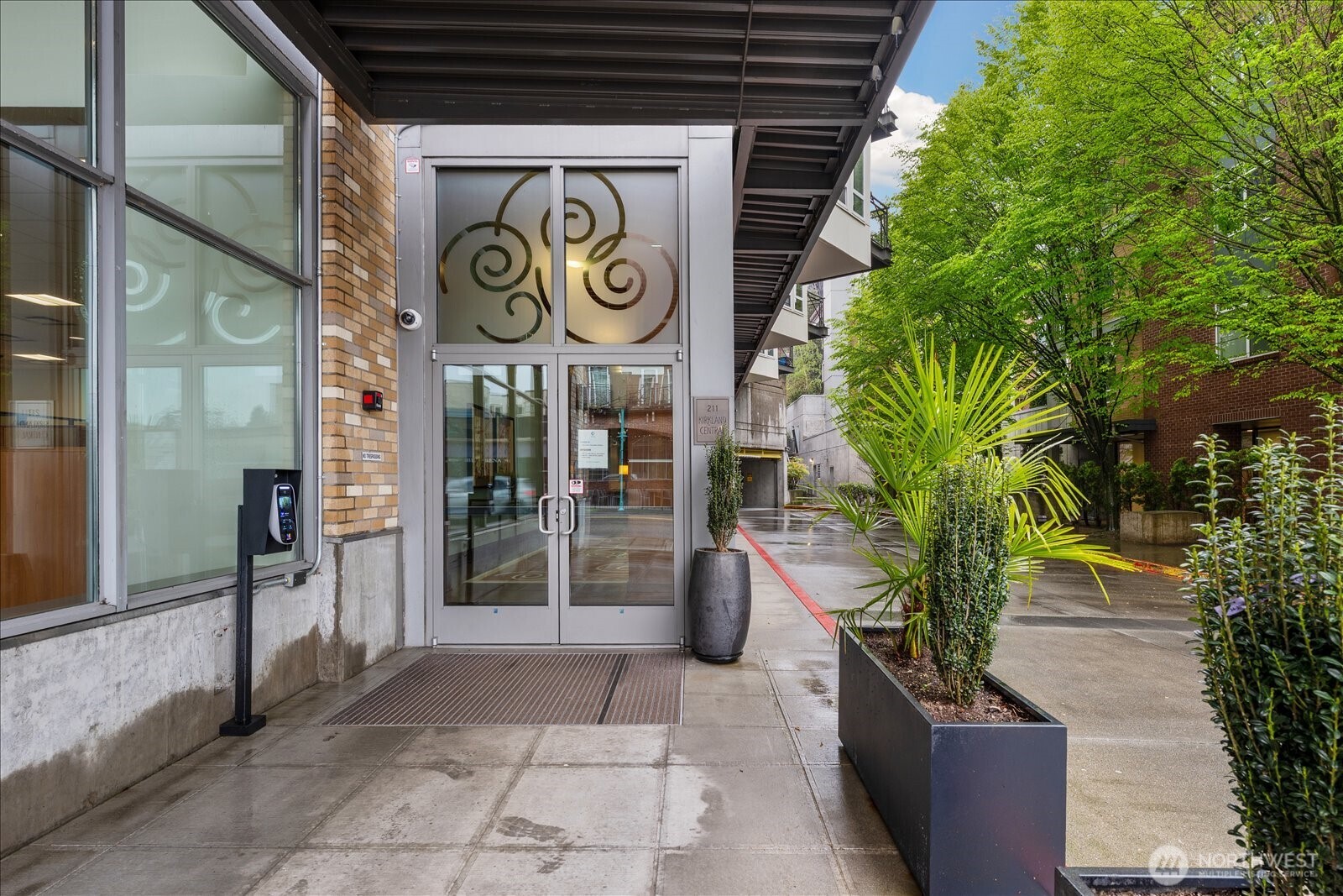 211 Kirkland Avenue Unit: 208