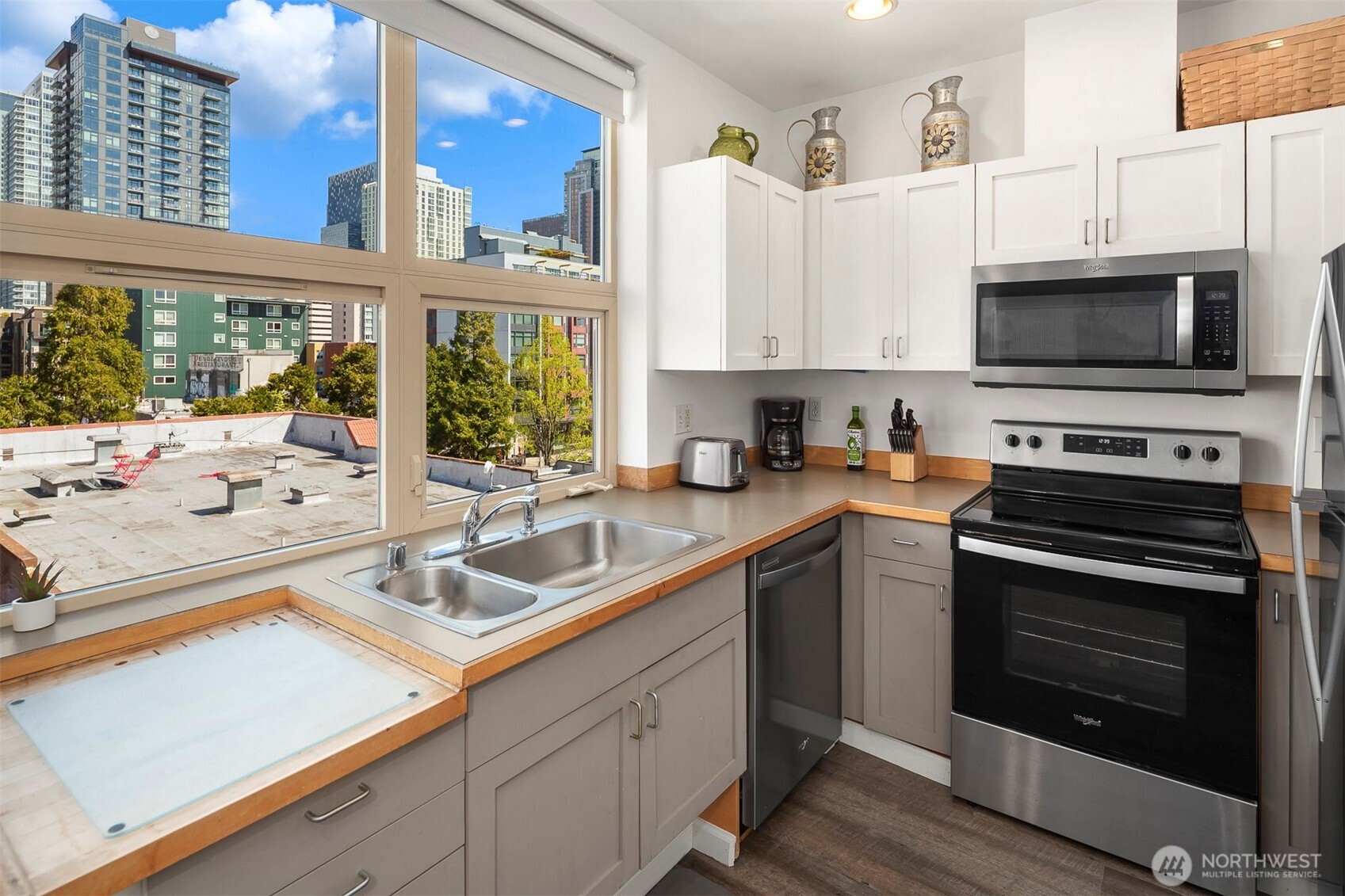 2324 1st Avenue Unit: 414