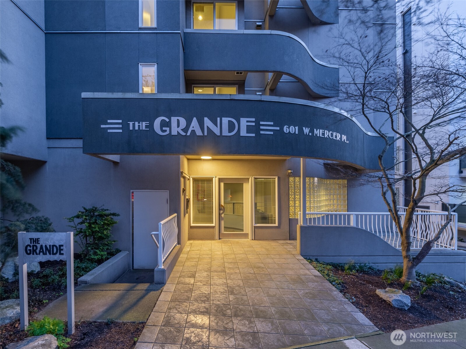 601 W Mercer Place Unit: 301
