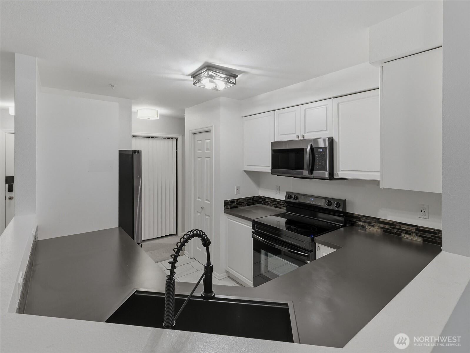 18501 SE Newport Way Unit: H136