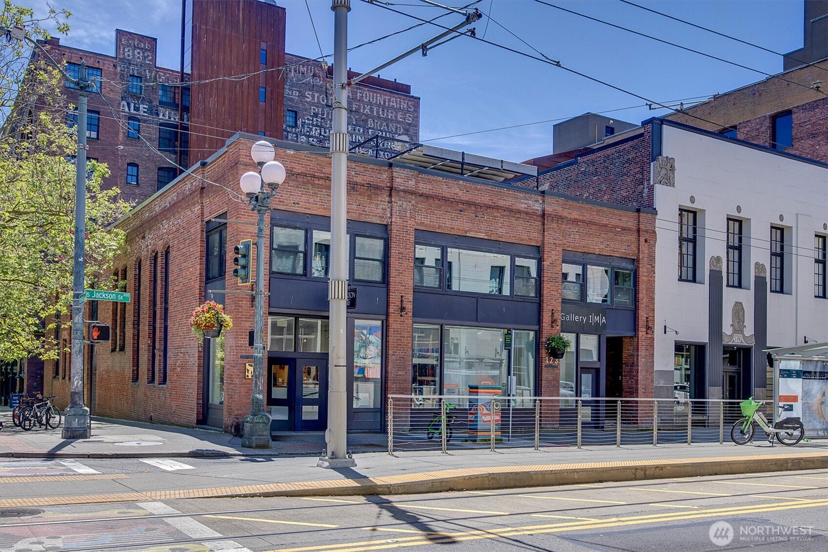 121 S Jackson Street Unit: 4