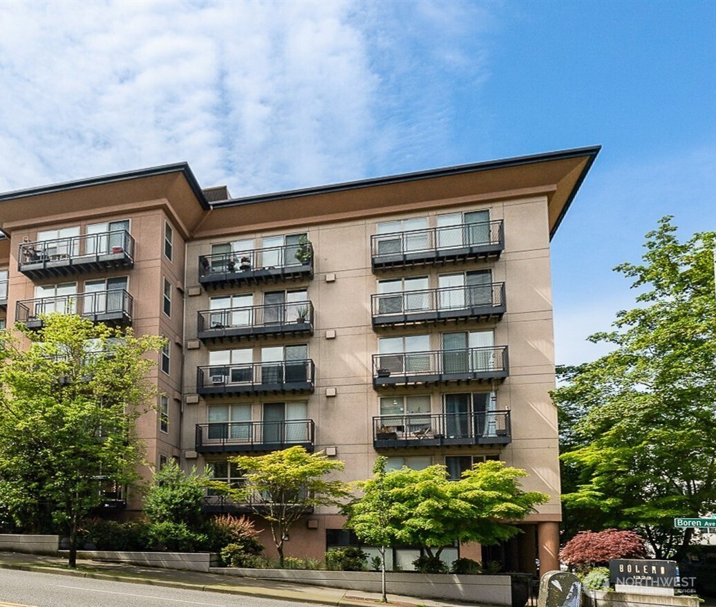 1323 Boren Avenue Unit: 206