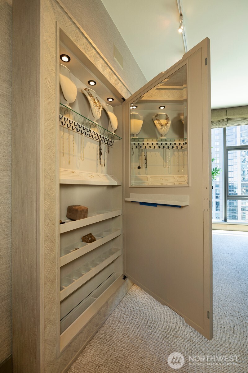 820 Blanchard Street Unit: 1905