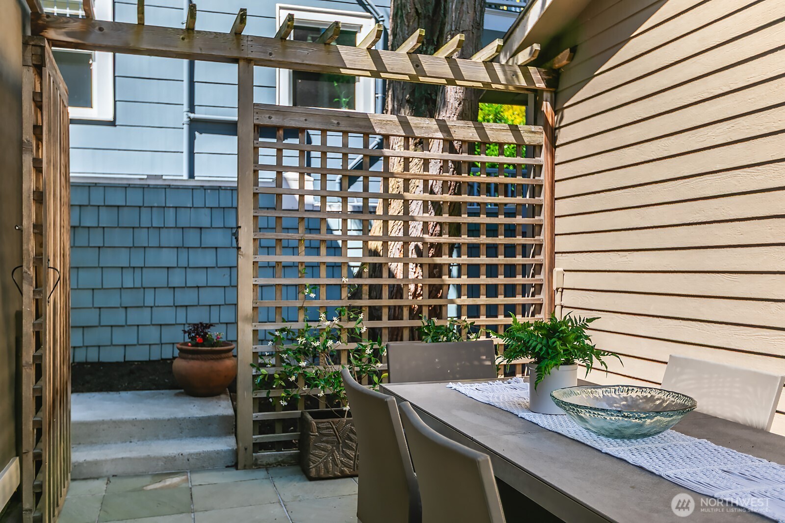 1506 17th Avenue E