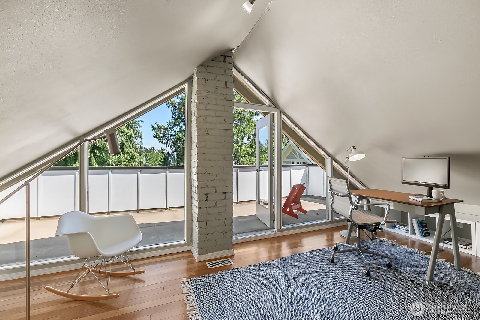 1506 17th Avenue E