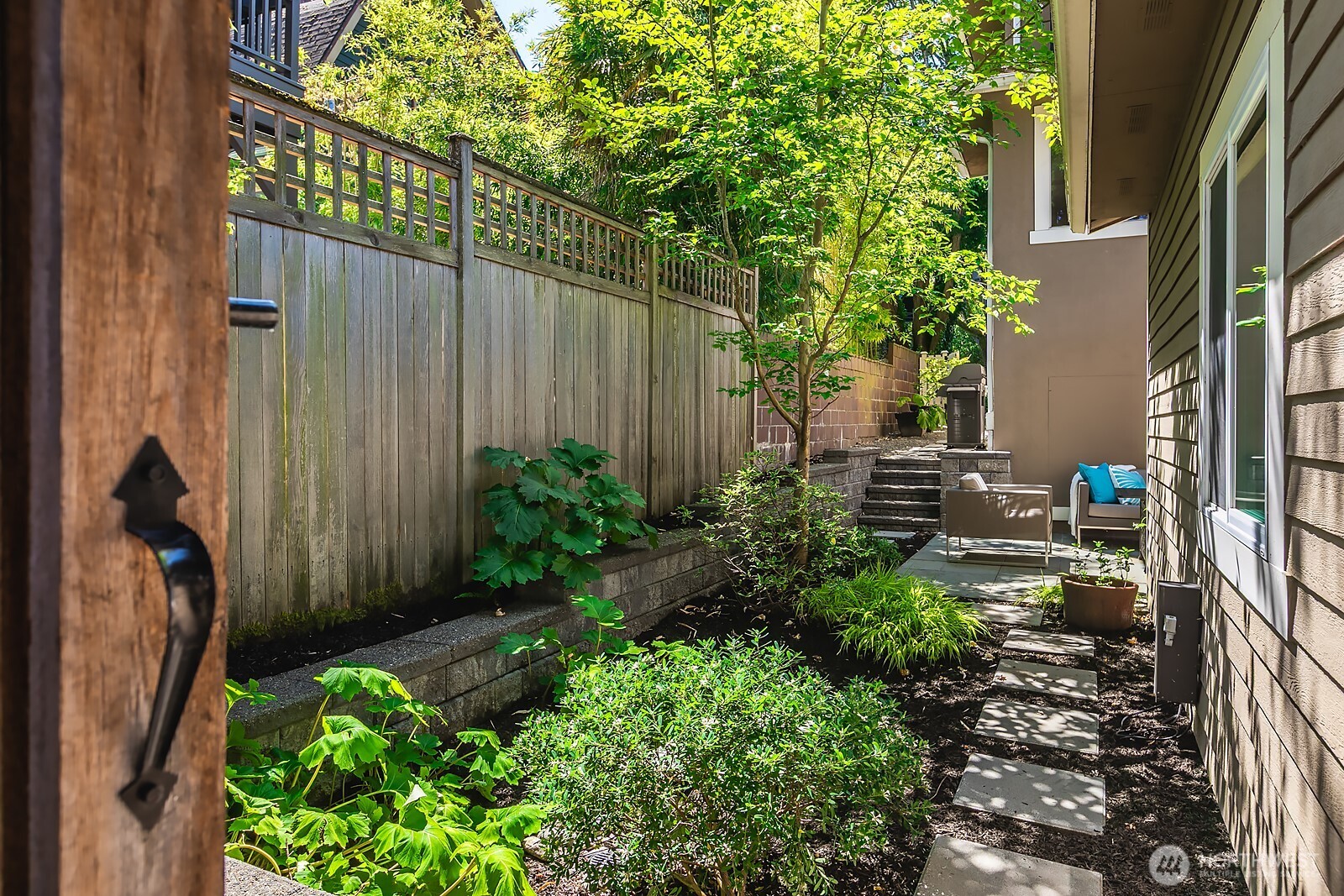 1506 17th Avenue E