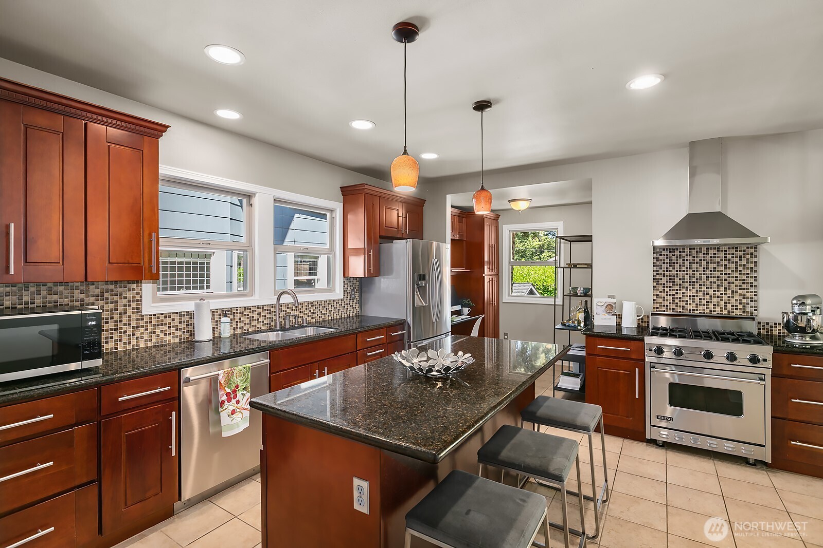 1506 17th Avenue E