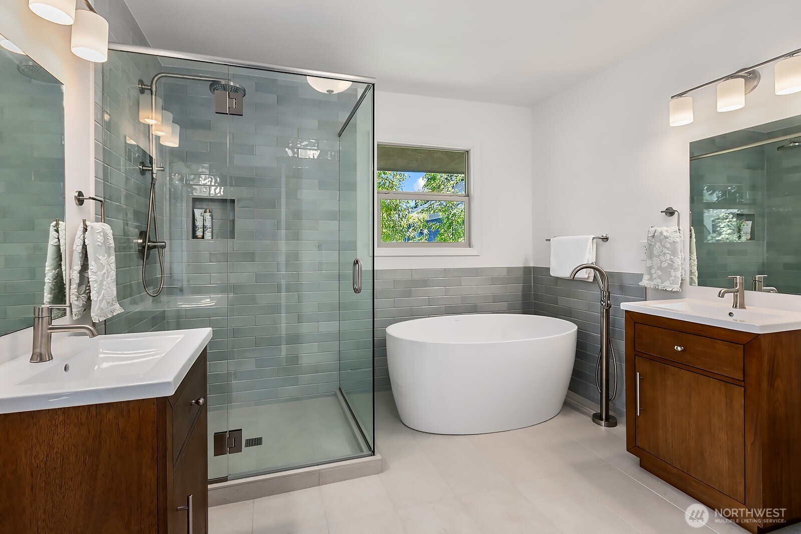 1506 17th Avenue E
