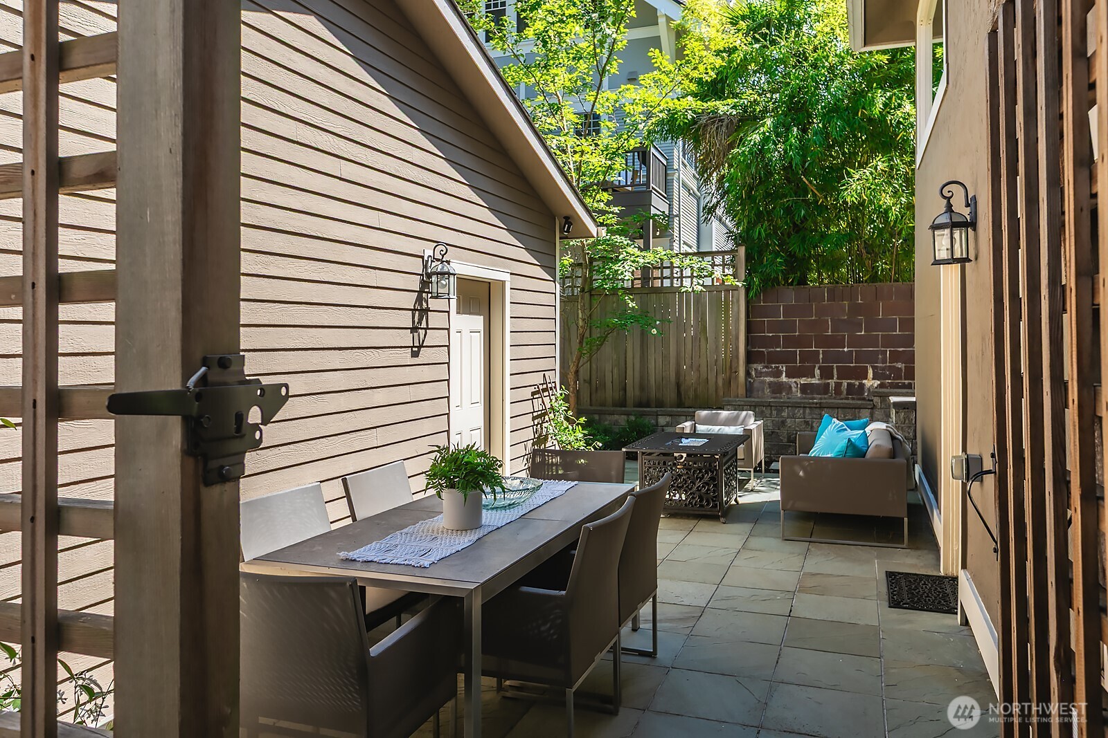 1506 17th Avenue E