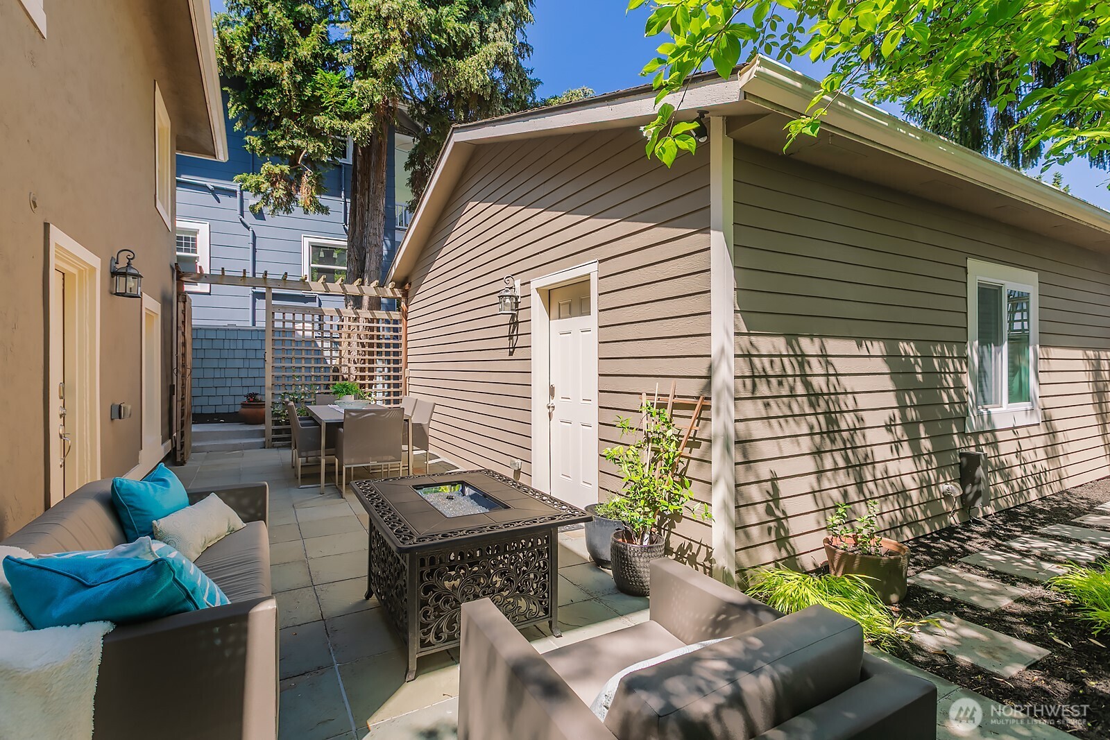 1506 17th Avenue E