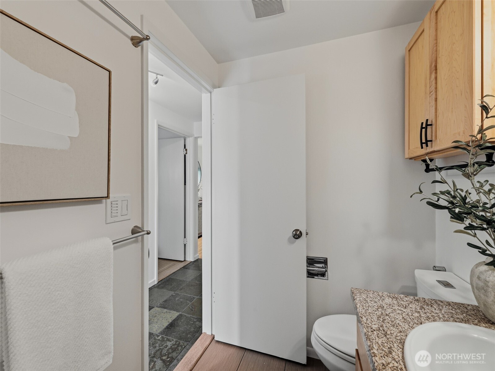 8701 35th Avenue NE Unit: Apt 4