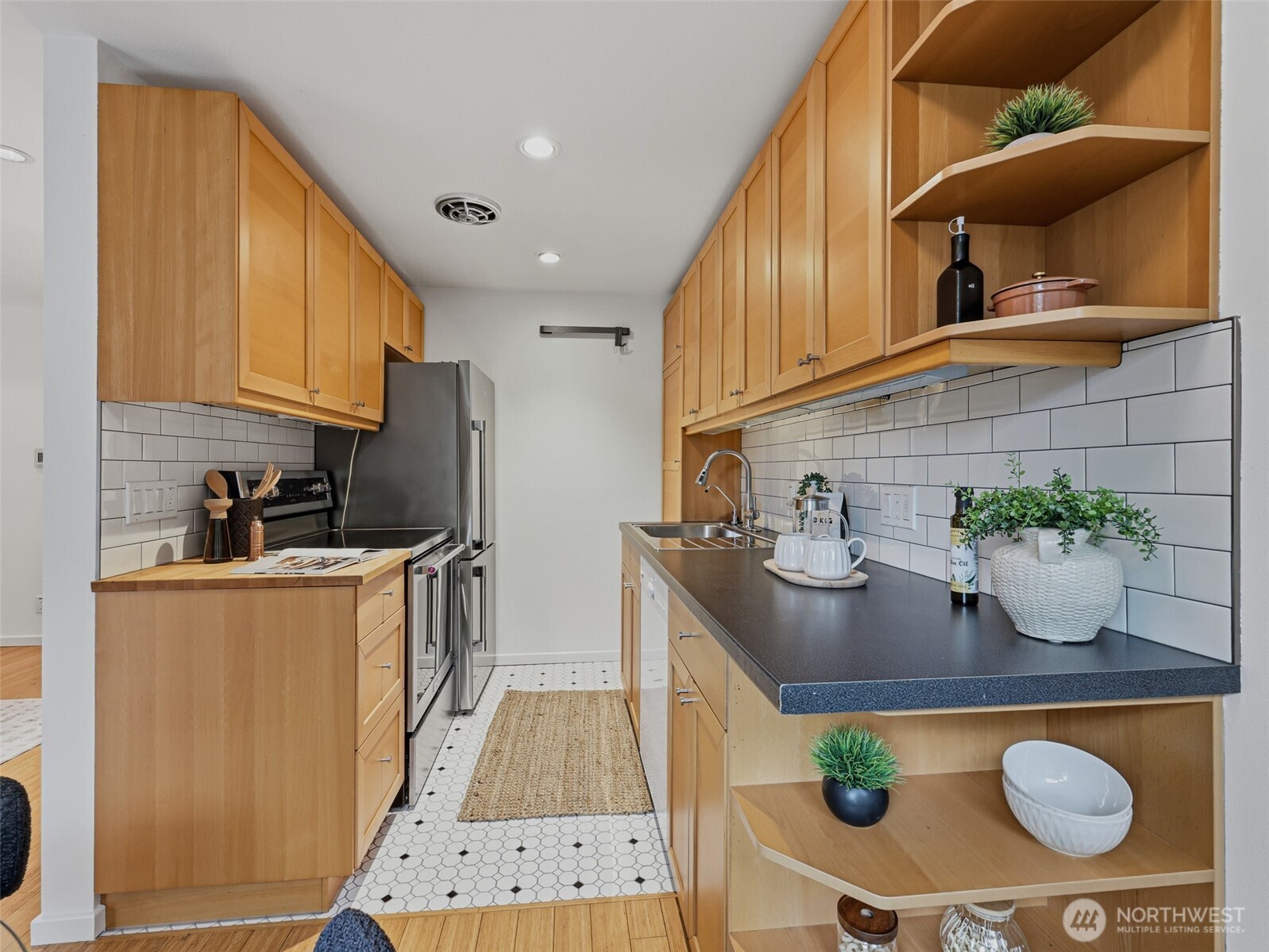 8701 35th Avenue NE Unit: Apt 4
