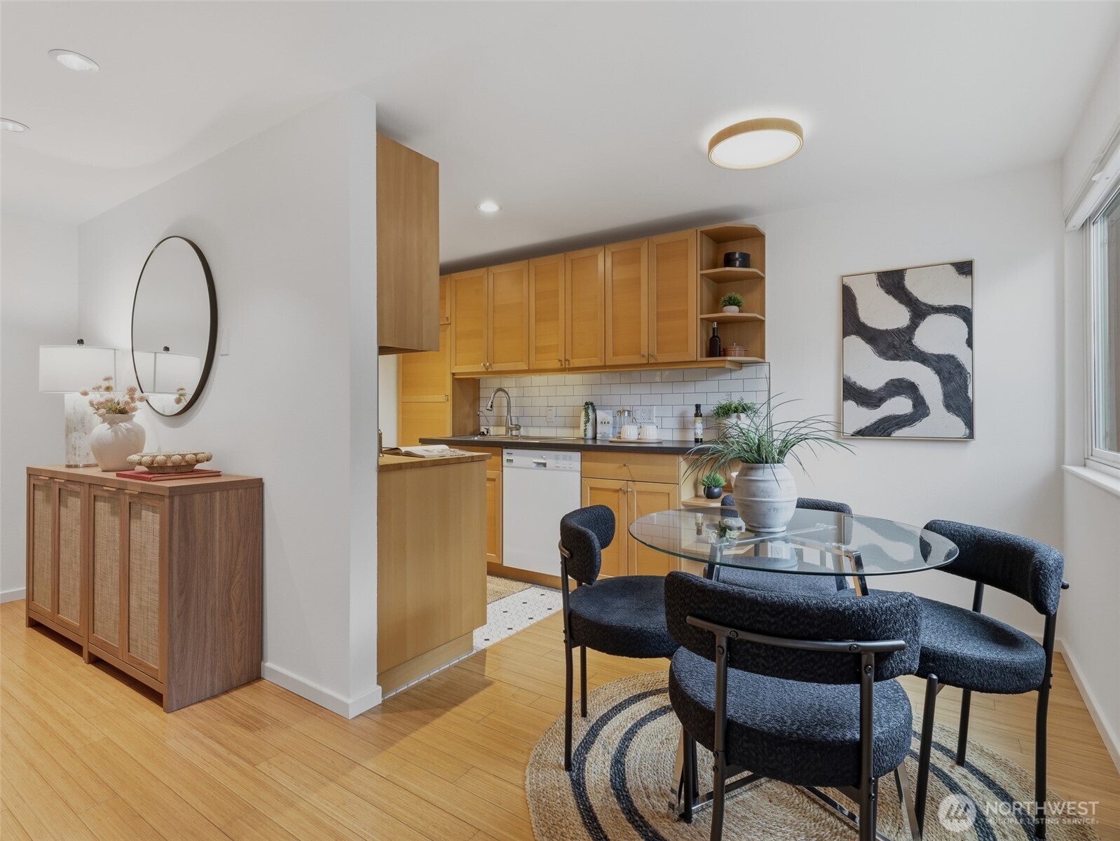 8701 35th Avenue NE Unit: Apt 4