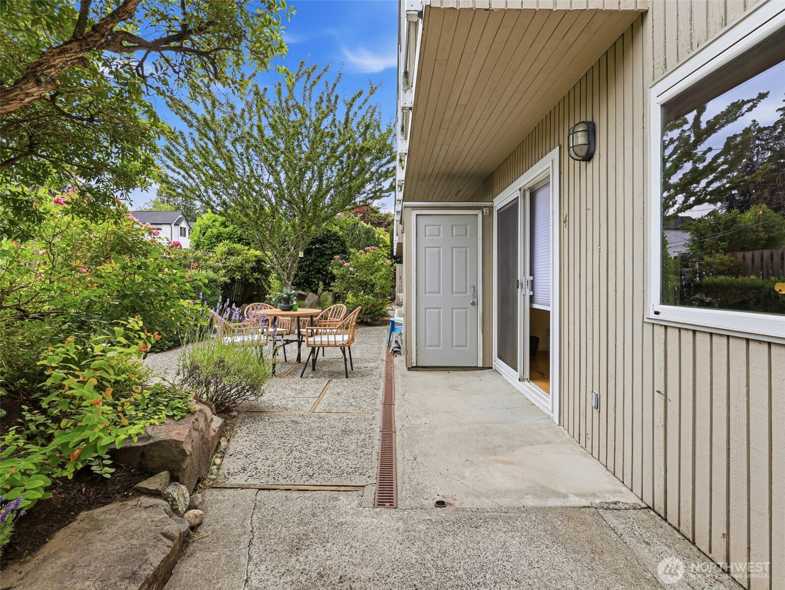 8701 35th Avenue NE Unit: Apt 4