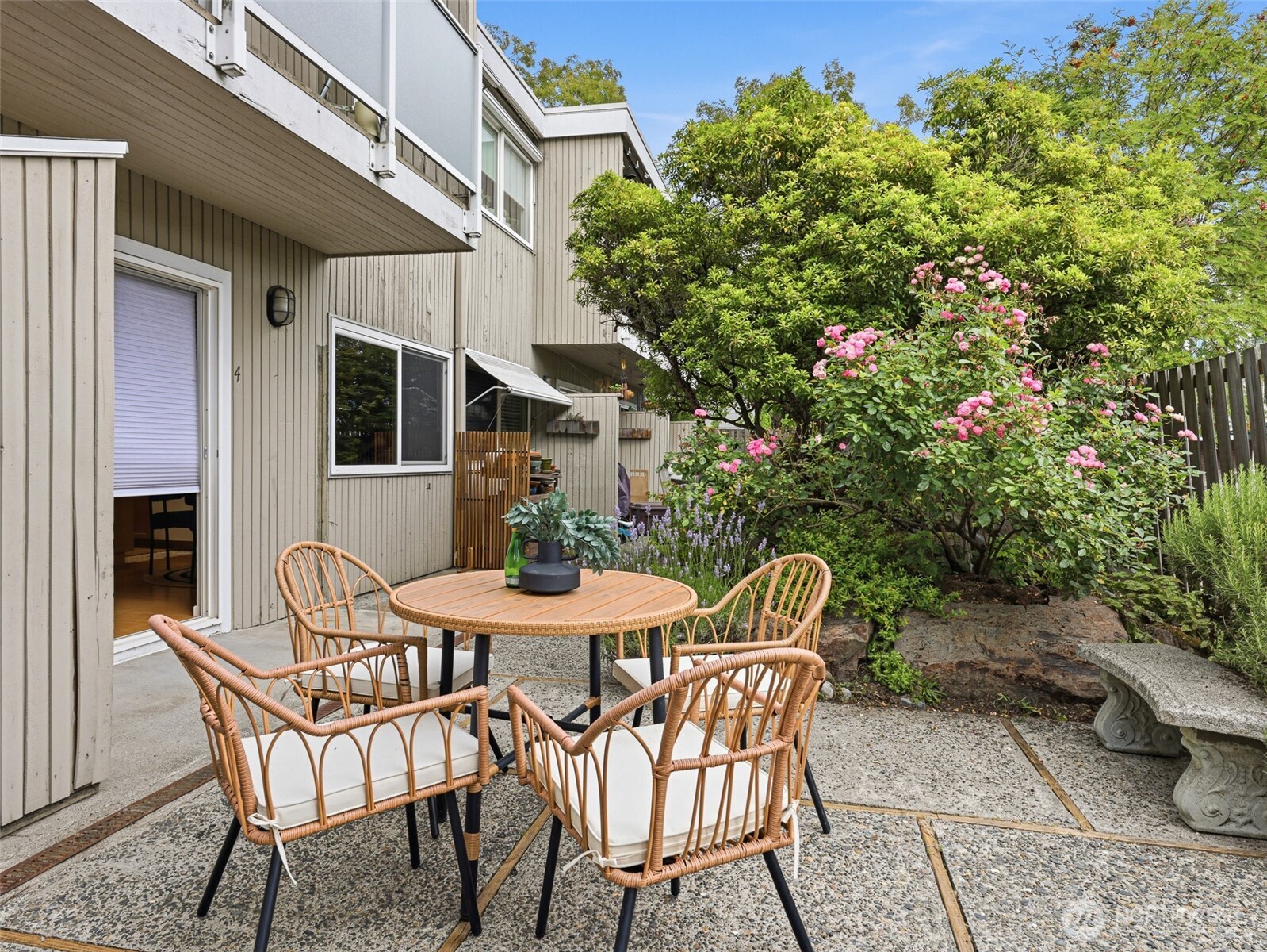 8701 35th Avenue NE Unit: Apt 4