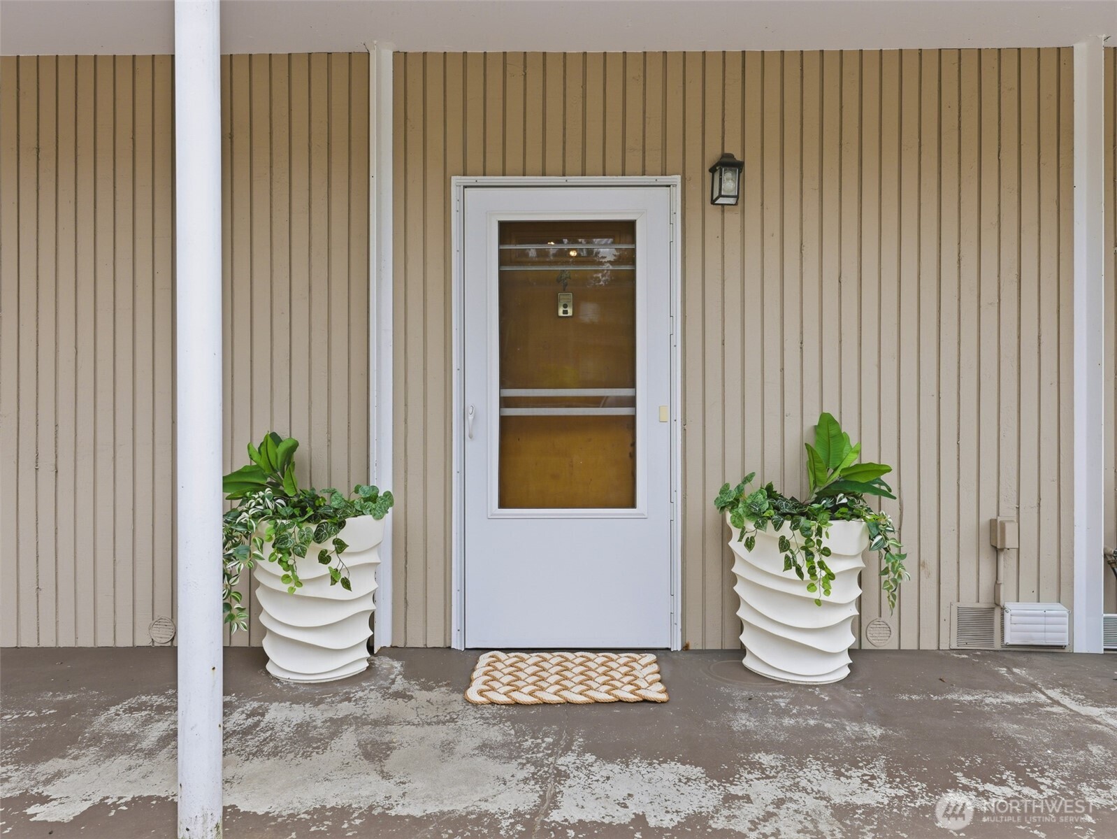 8701 35th Avenue NE Unit: Apt 4