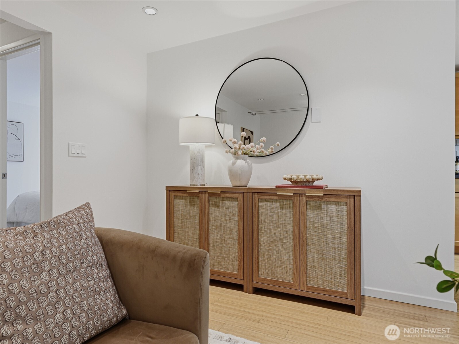 8701 35th Avenue NE Unit: Apt 4