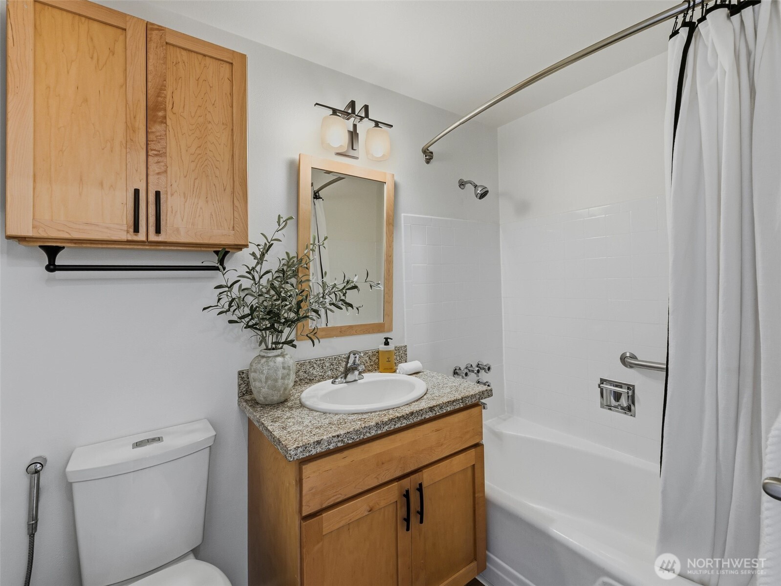 8701 35th Avenue NE Unit: Apt 4