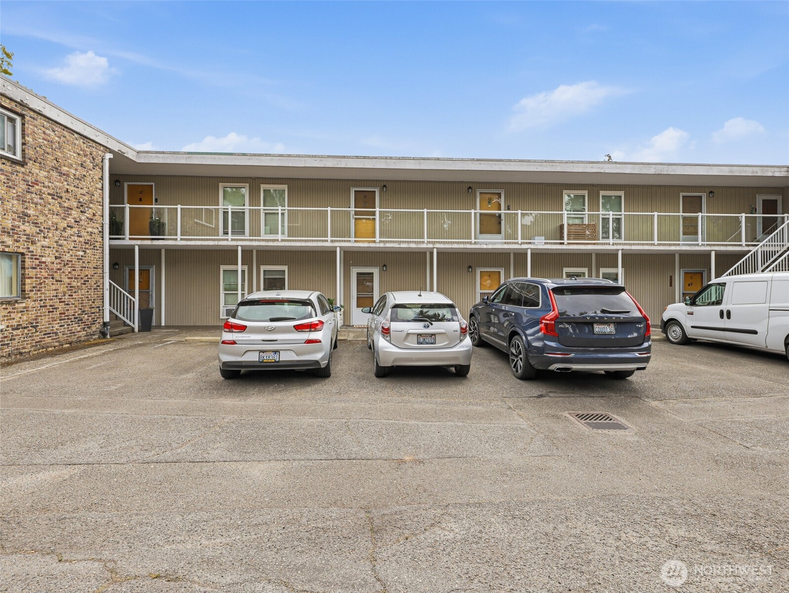 8701 35th Avenue NE Unit: Apt 4