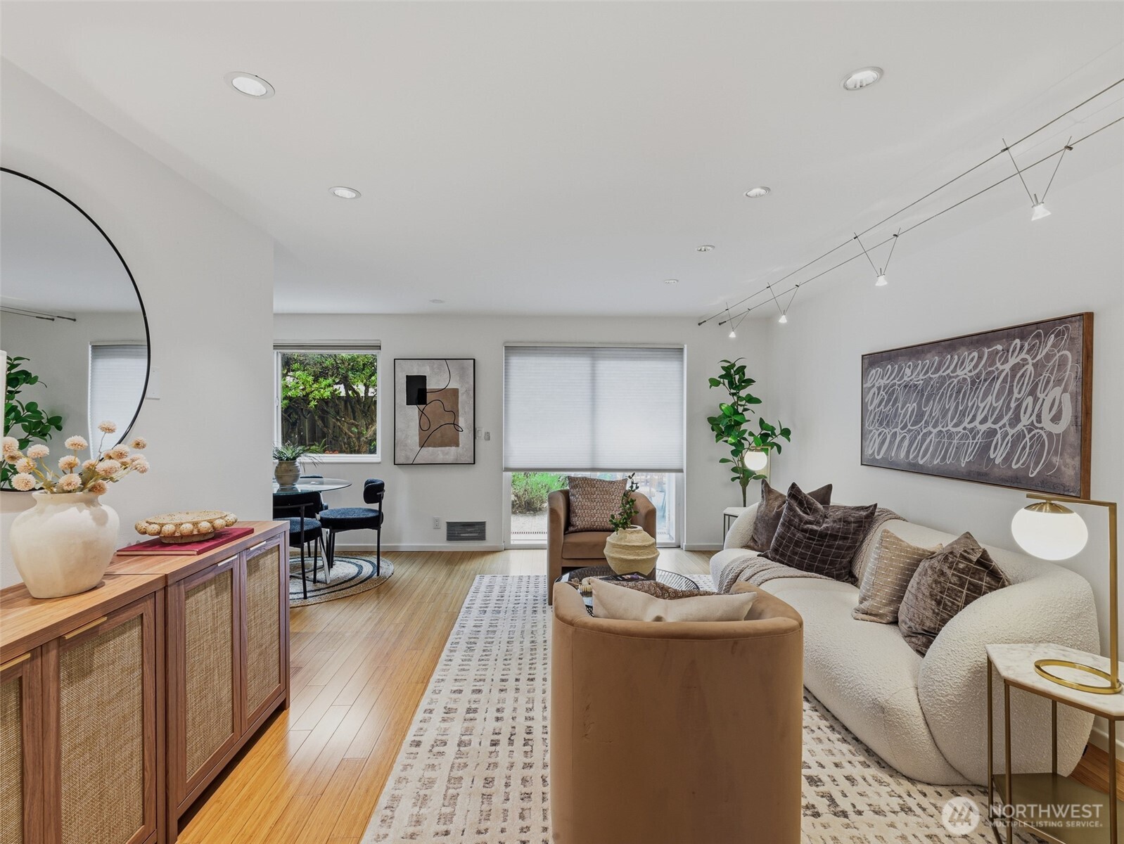 8701 35th Avenue NE Unit: Apt 4