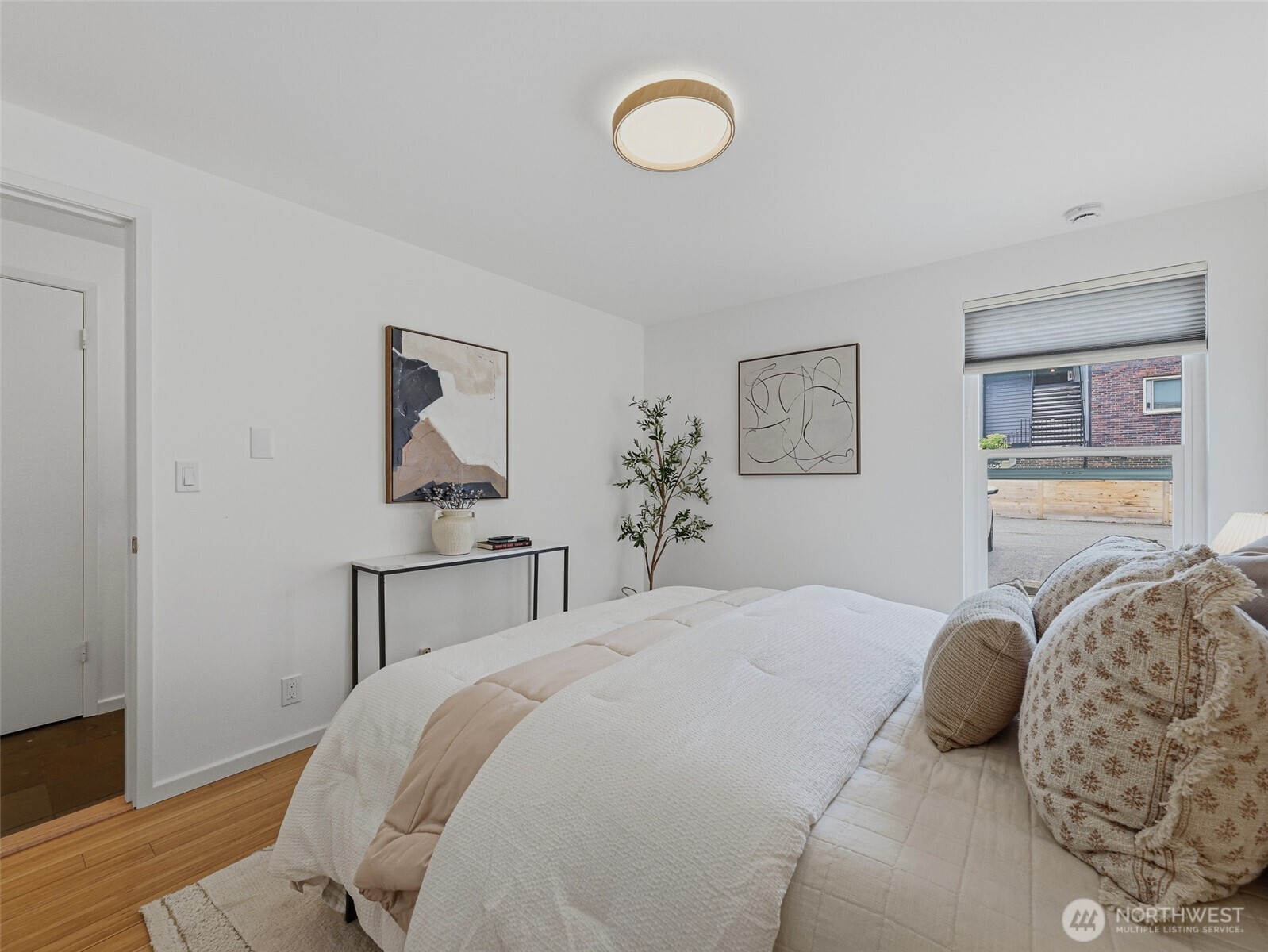 8701 35th Avenue NE Unit: Apt 4