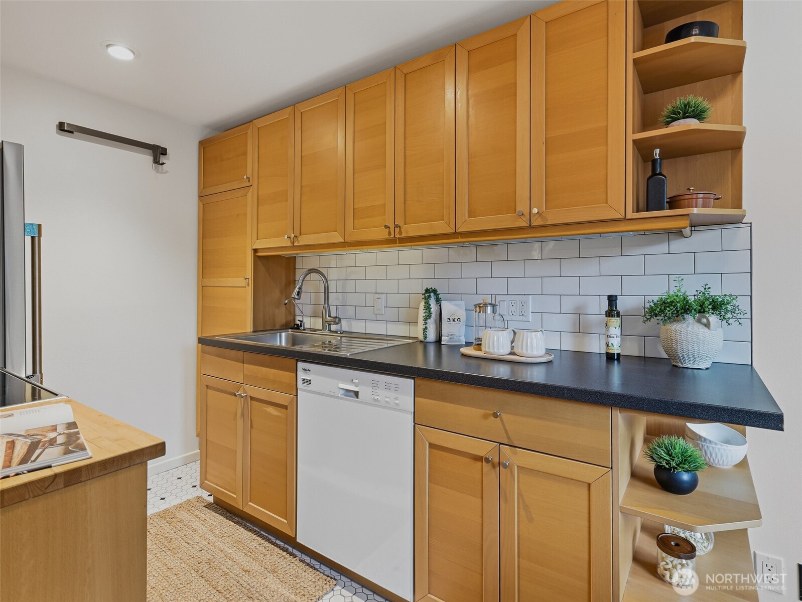 8701 35th Avenue NE Unit: Apt 4