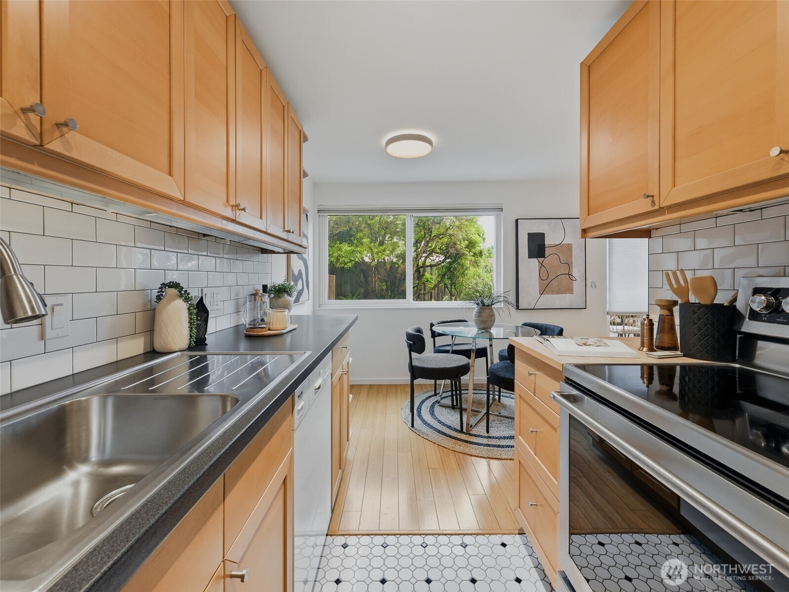 8701 35th Avenue NE Unit: Apt 4