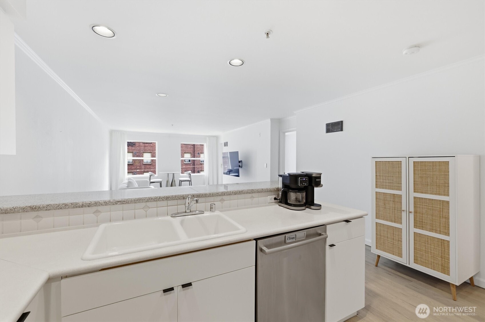1417 Queen Anne Avenue N Unit: 303