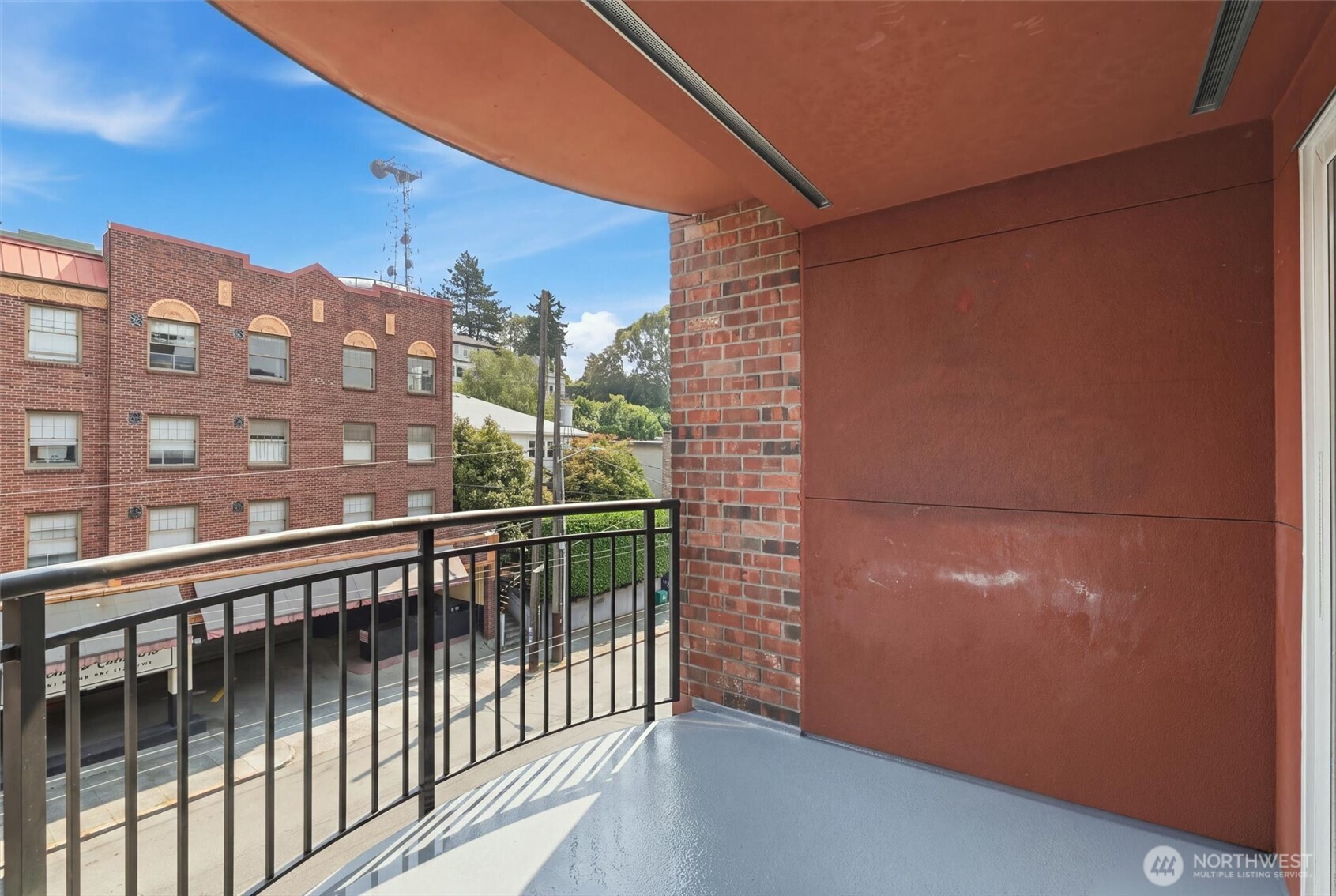 1417 Queen Anne Avenue N Unit: 303
