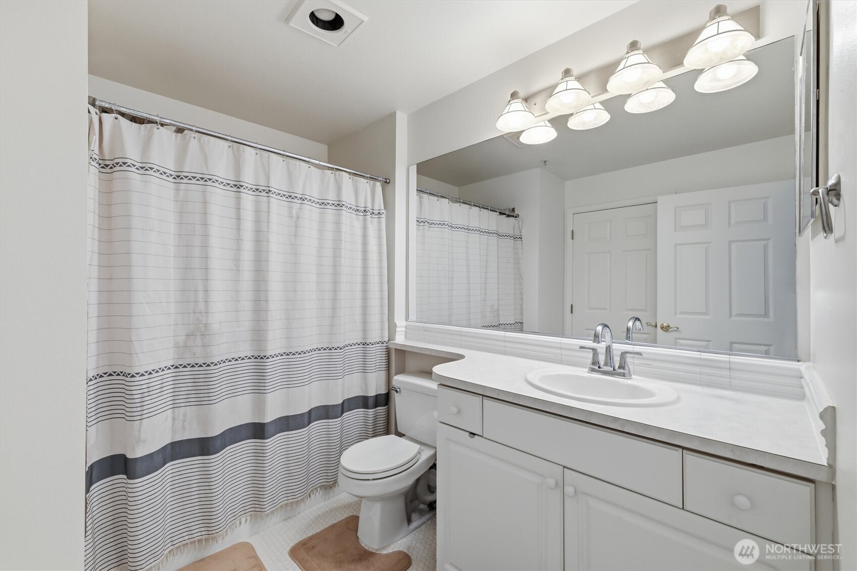 1417 Queen Anne Avenue N Unit: 303