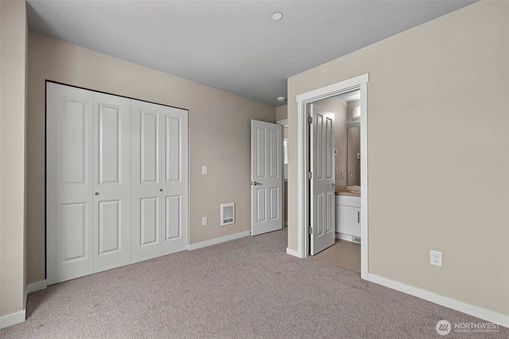 347 Vashon Court NE