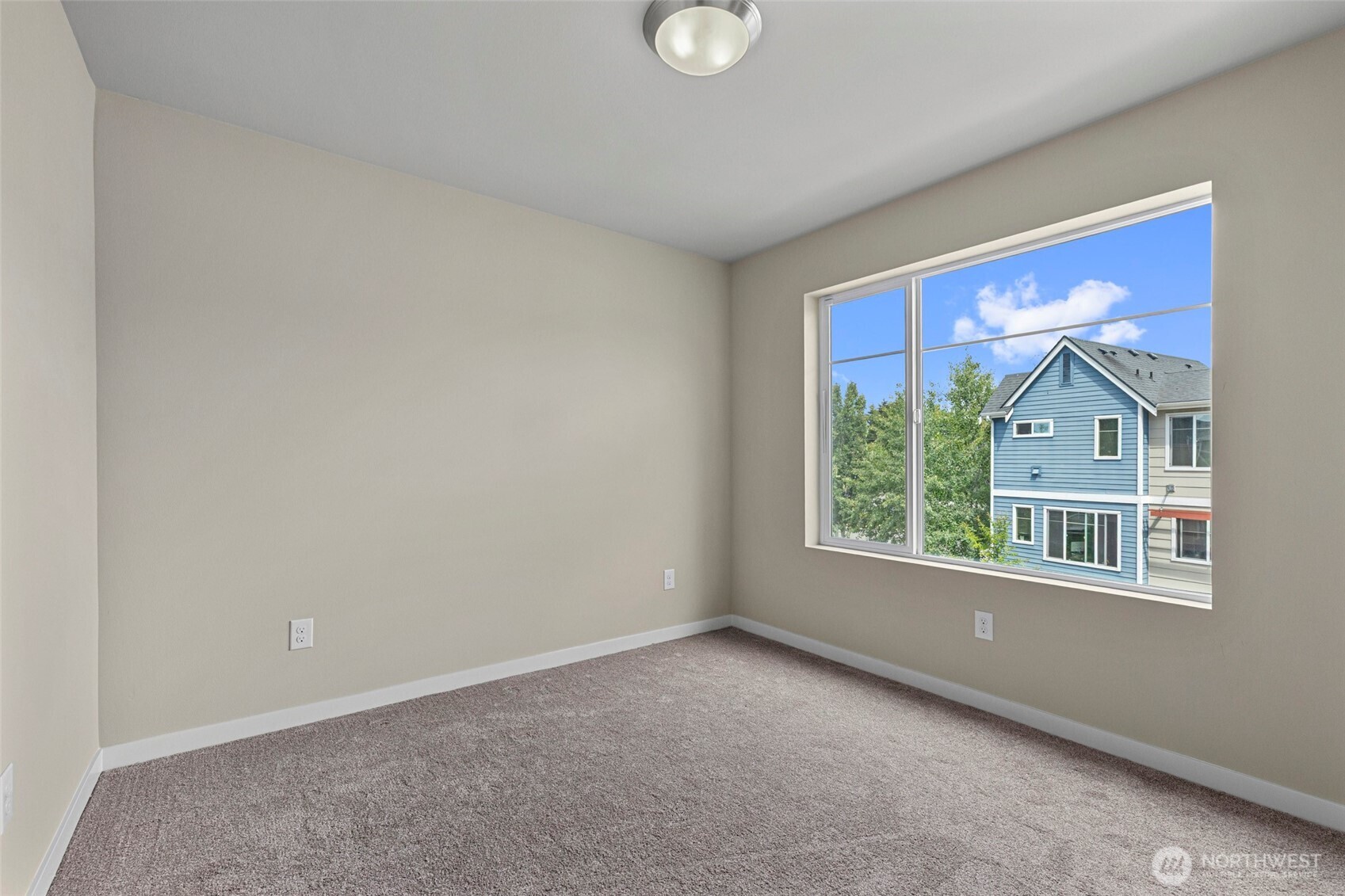 347 Vashon Court NE