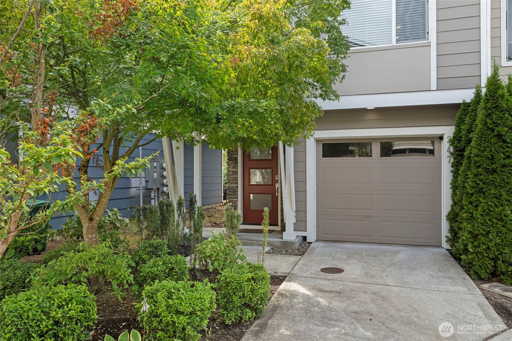 347 Vashon Court NE