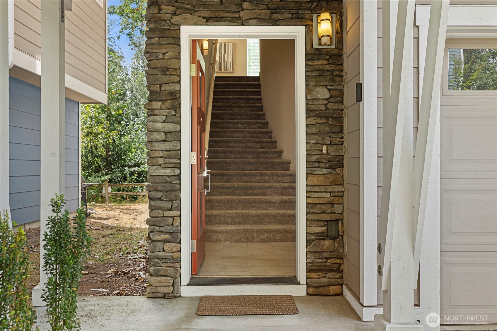 347 Vashon Court NE