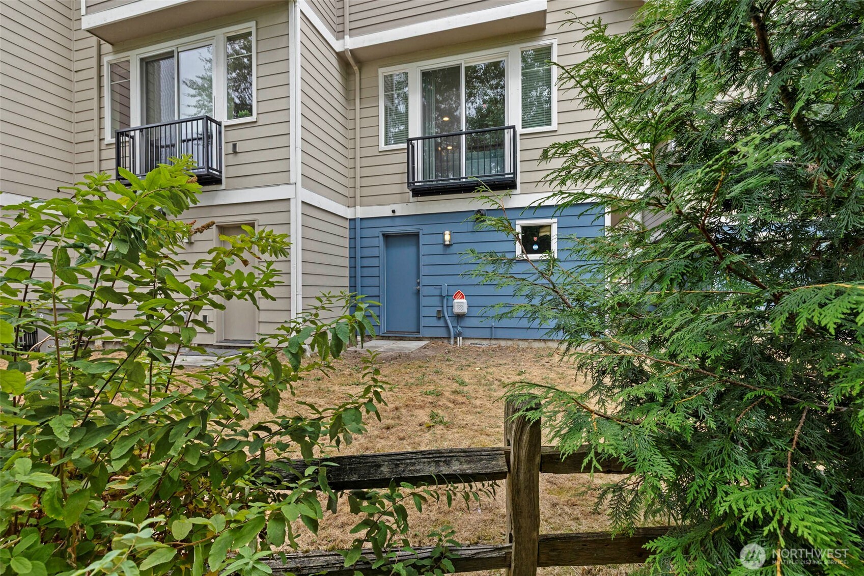 347 Vashon Court NE
