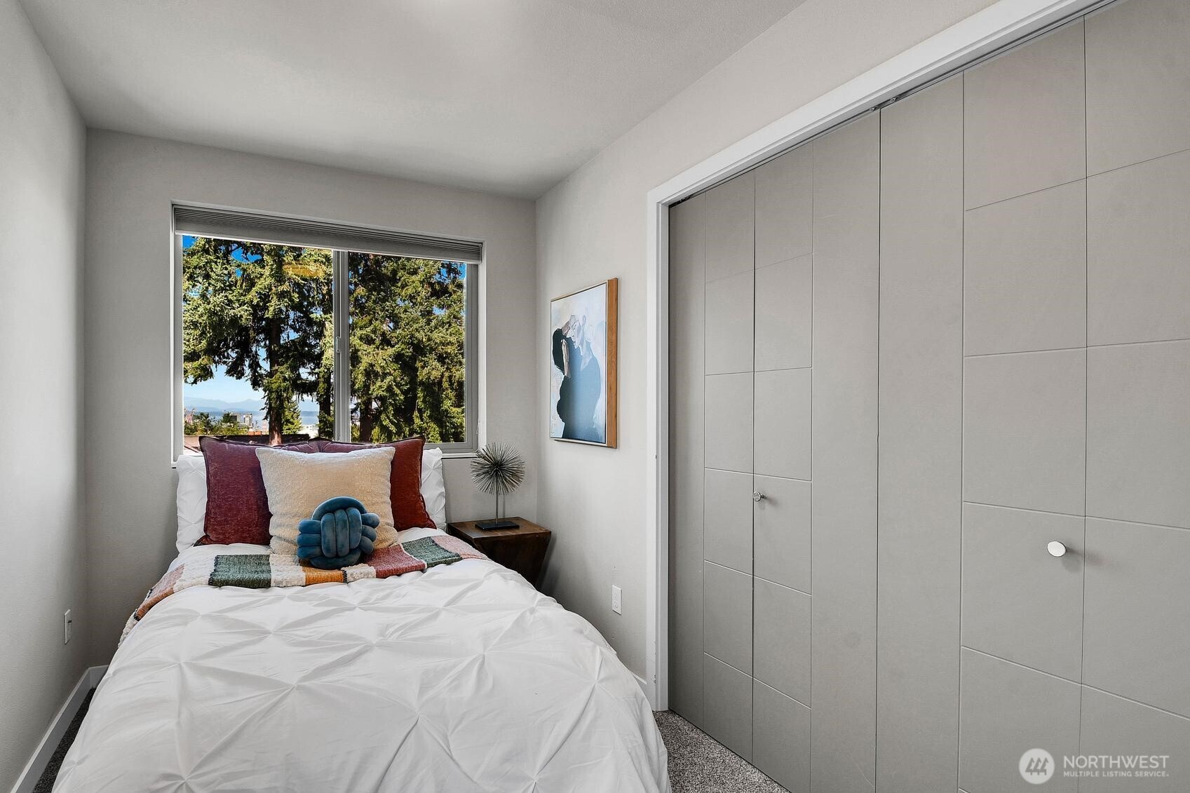 1849 S King St