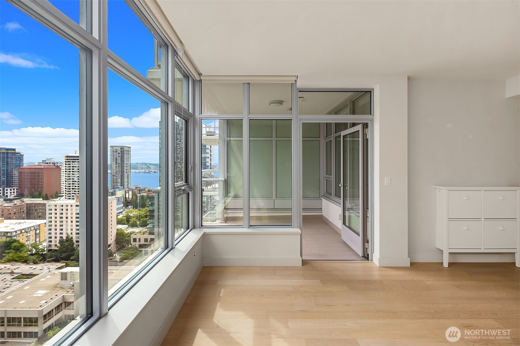 583 Battery Street Unit: 2208N