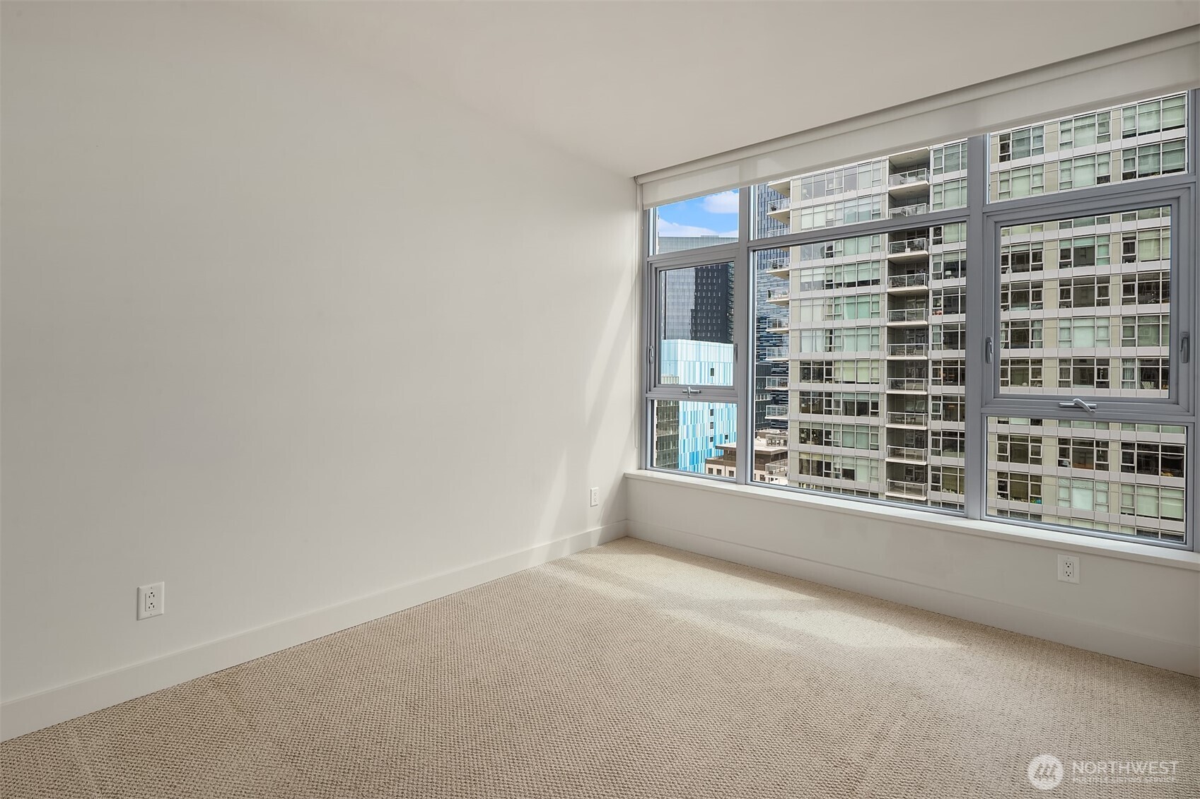 583 Battery Street Unit: 2208N