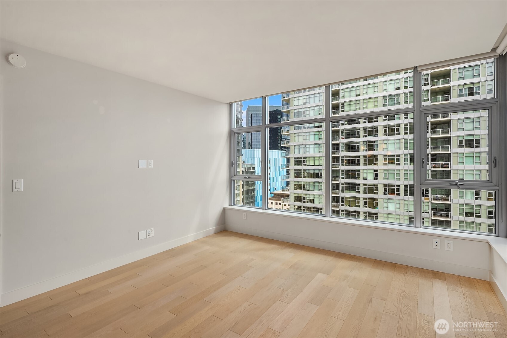 583 Battery Street Unit: 2208N