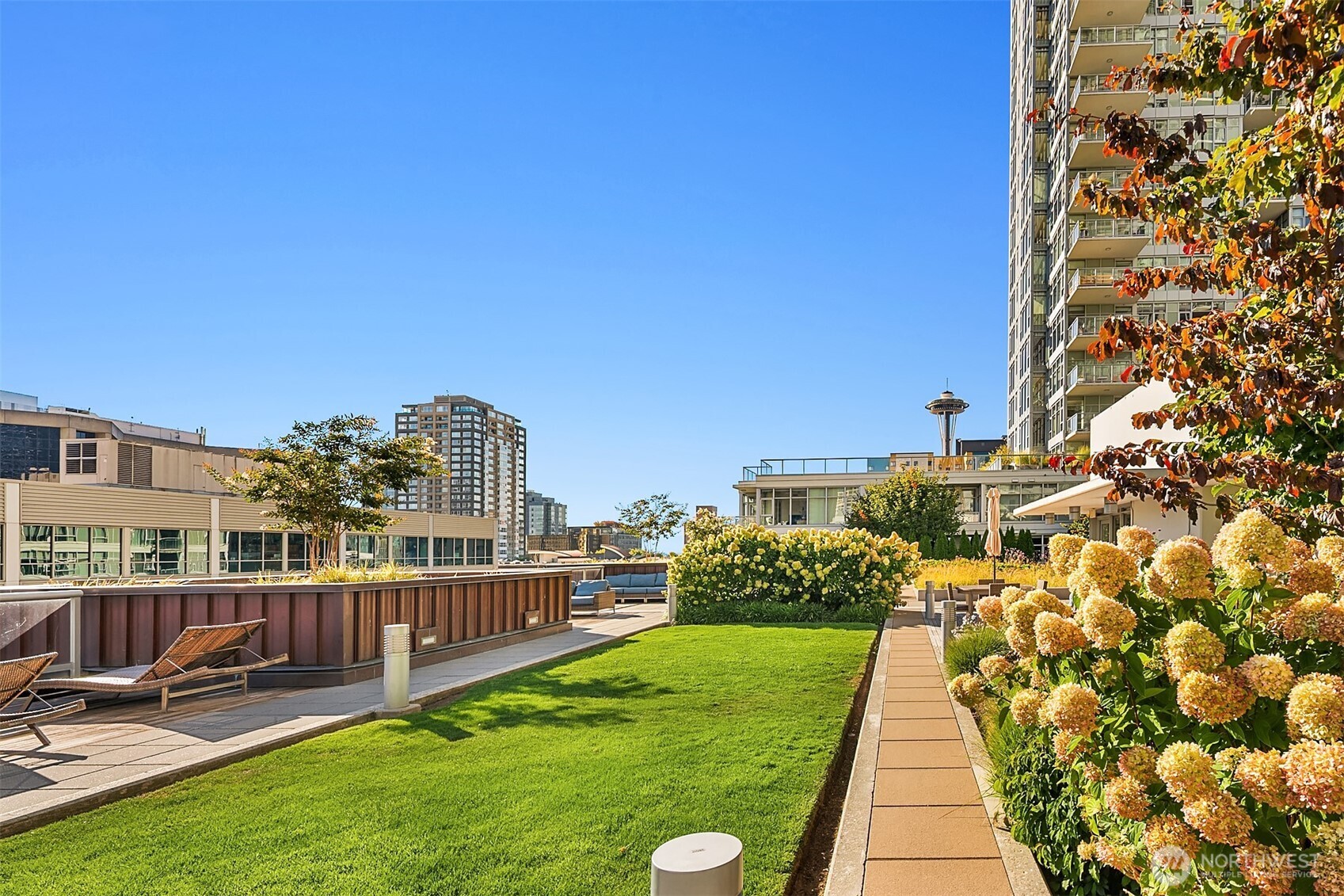 583 Battery Street Unit: 2208N