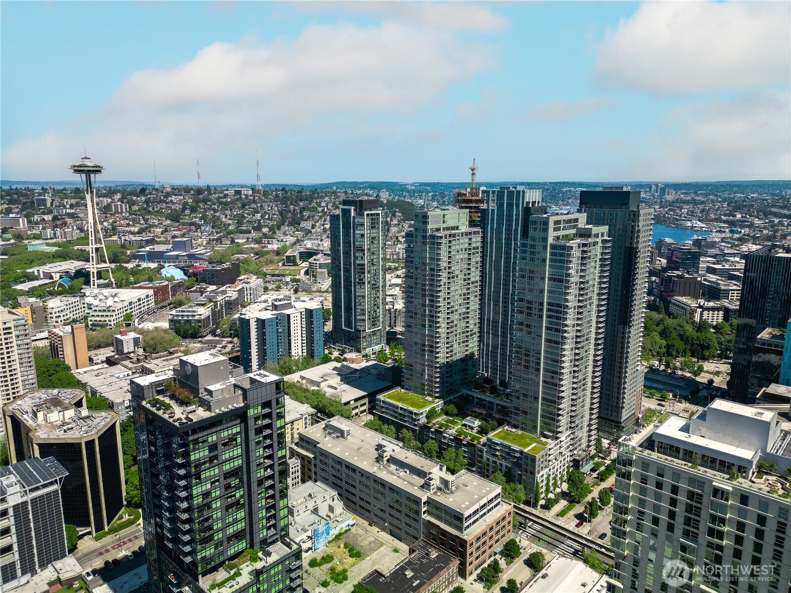 583 Battery Street Unit: 2208N