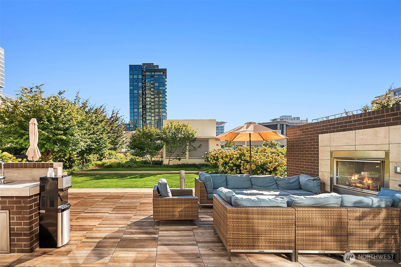 583 Battery Street Unit: 2208N