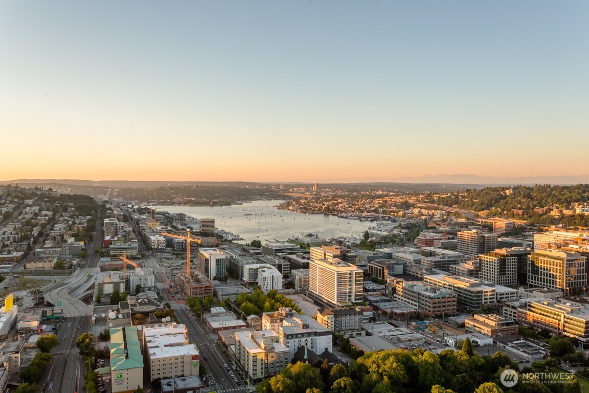 583 Battery Street Unit: 2208N